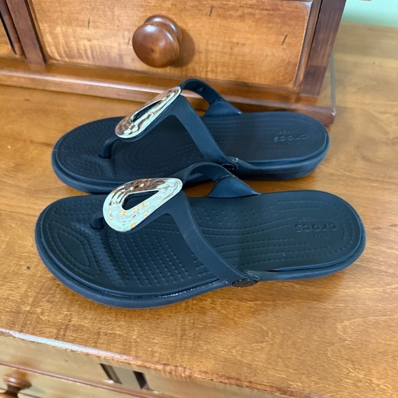 Crocs Women's Sanrah Liquid Silver Teardrop Black Flip Flop sandal size 5 shoe - Picture 3 of 13